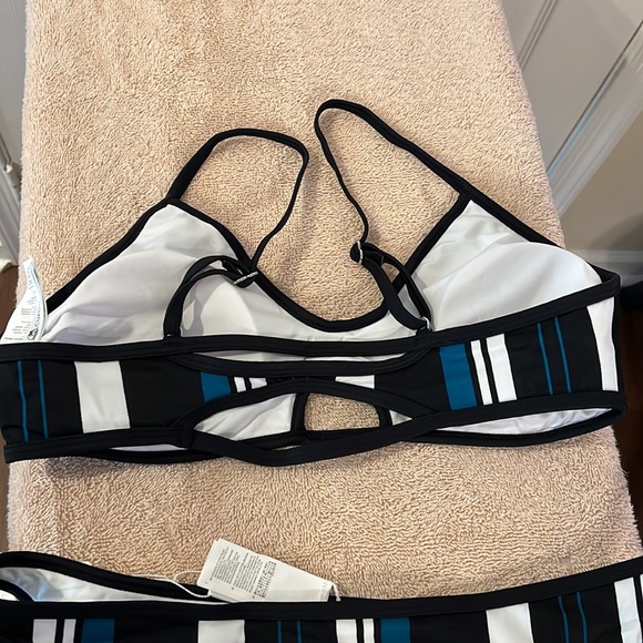 NWT TWO PIECE BATHING SUIT - Picture 5 of 7